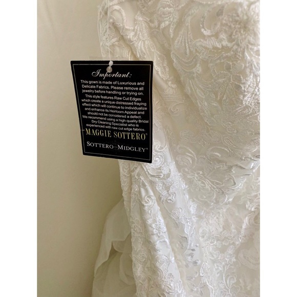 BRAND NEW Maggie Sottero wedding dress! - Picture 8 of 8
